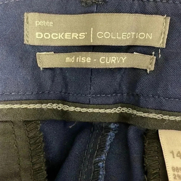 Dockers Mid Rise Curvy Fit Shorts Navy Blue - 14 Petite NEW - Picture 7 of 8